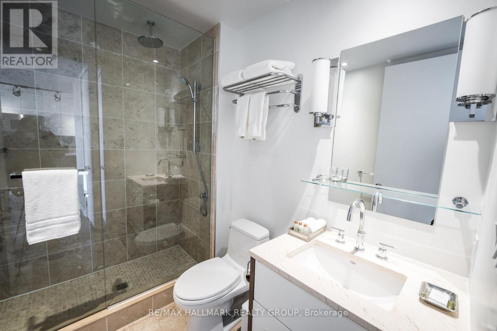 1805 - 111 Champagne Avenue Property Photo 16