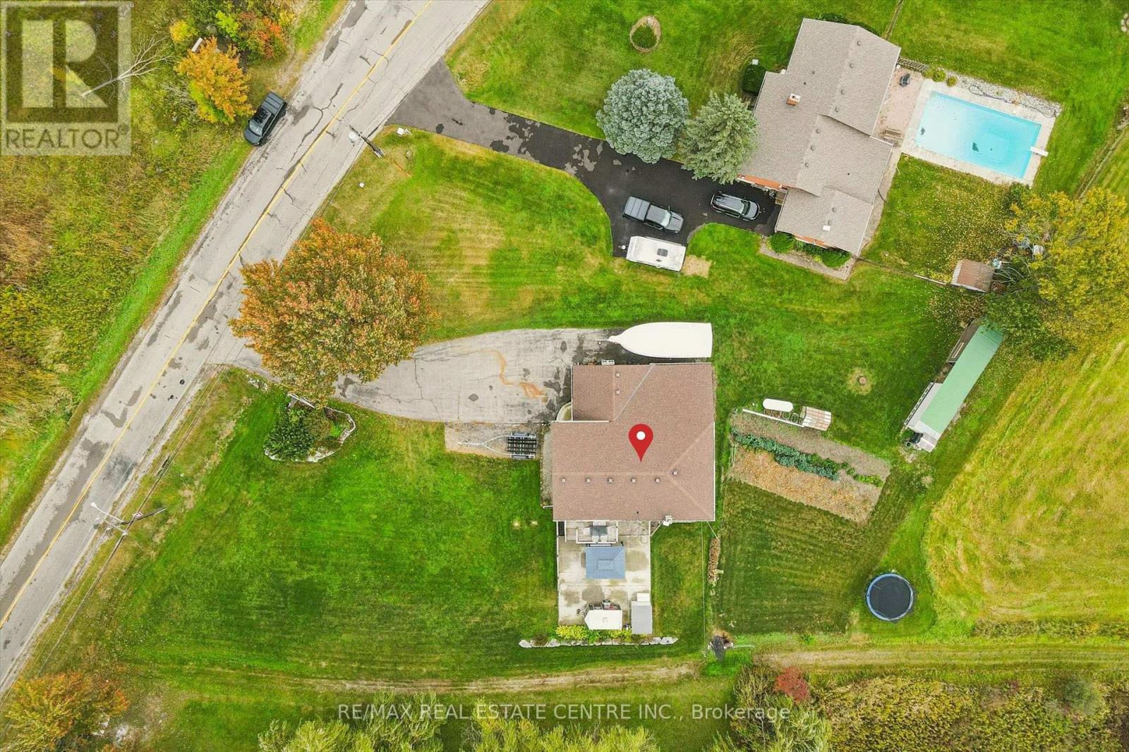 1211 Old 8 Highway Property Photo 2