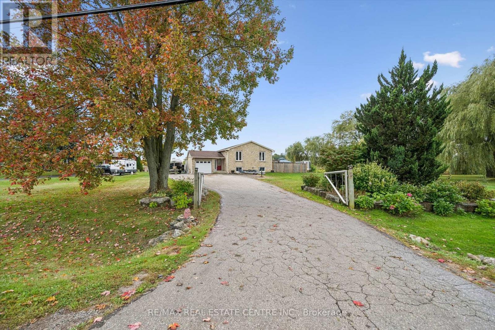 1211 Old 8 Highway Property Photo 4