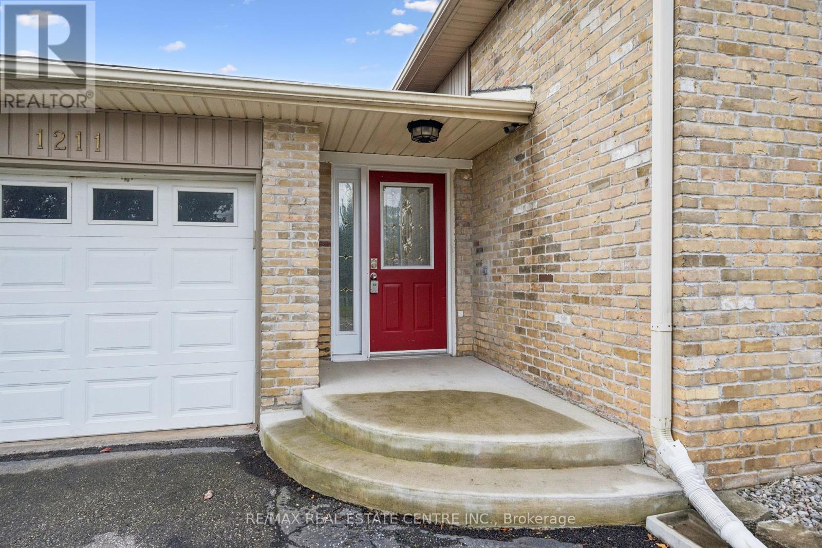 1211 Old 8 Highway Property Photo 7