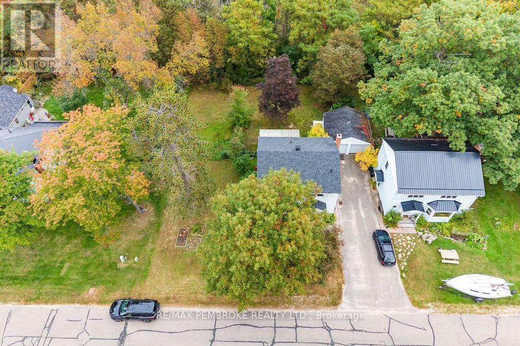 10 Laurier Avenue Property Photo 3