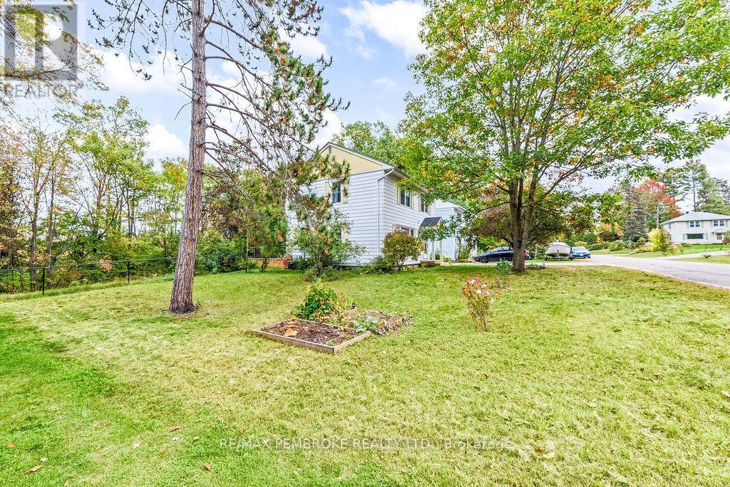 10 Laurier Avenue Property Photo 6