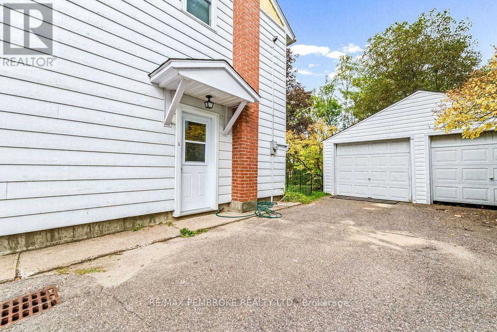 10 Laurier Avenue Property Photo 9