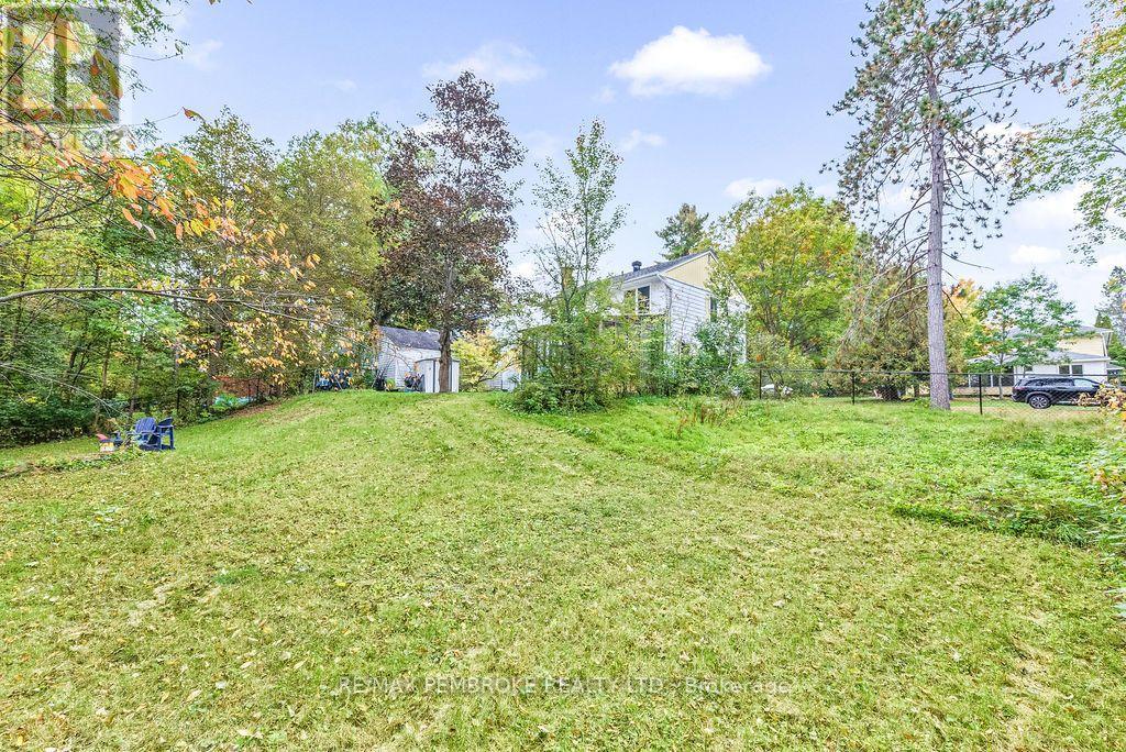 10 Laurier Avenue Property Photo 14