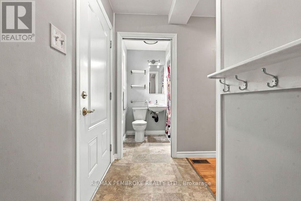 10 Laurier Avenue Property Photo 17