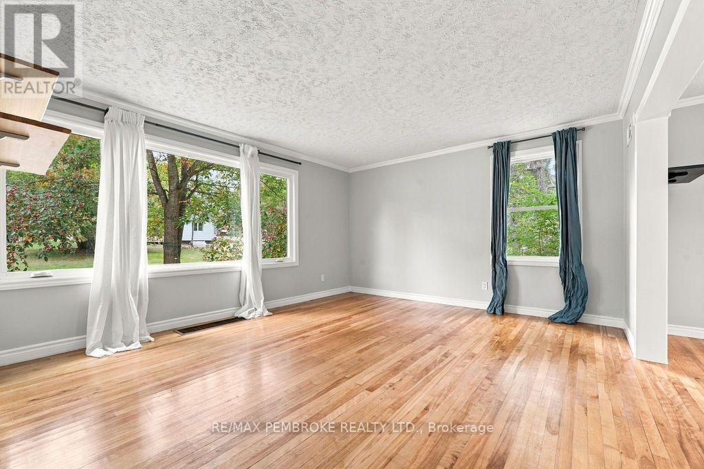 10 Laurier Avenue Property Photo 19