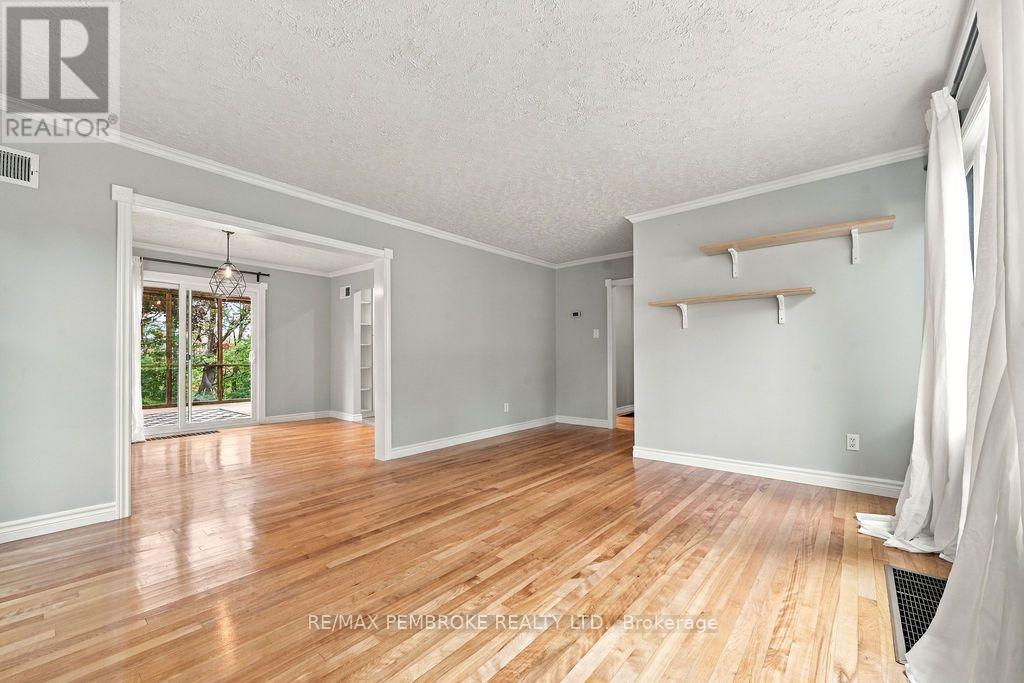 10 Laurier Avenue Property Photo 20