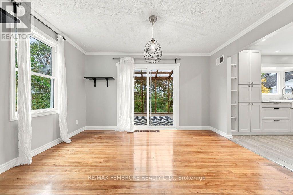 10 Laurier Avenue Property Photo 22