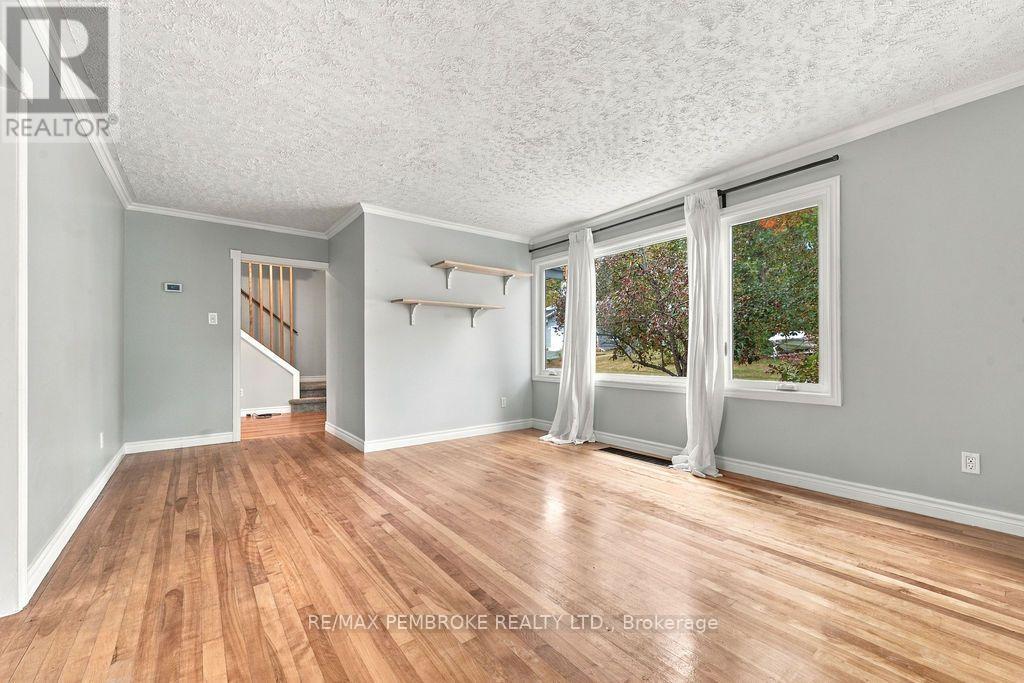 10 Laurier Avenue Property Photo 23