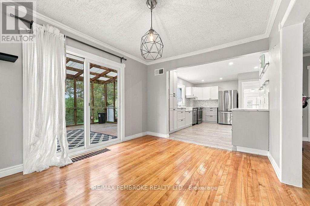 10 Laurier Avenue Property Photo 24