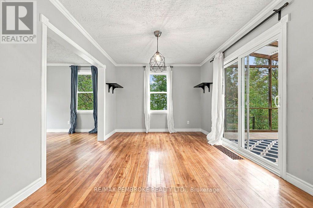 10 Laurier Avenue Property Photo 25