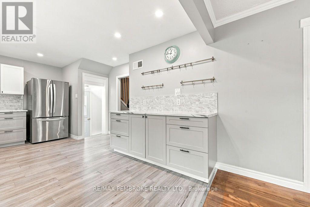 10 Laurier Avenue Property Photo 32