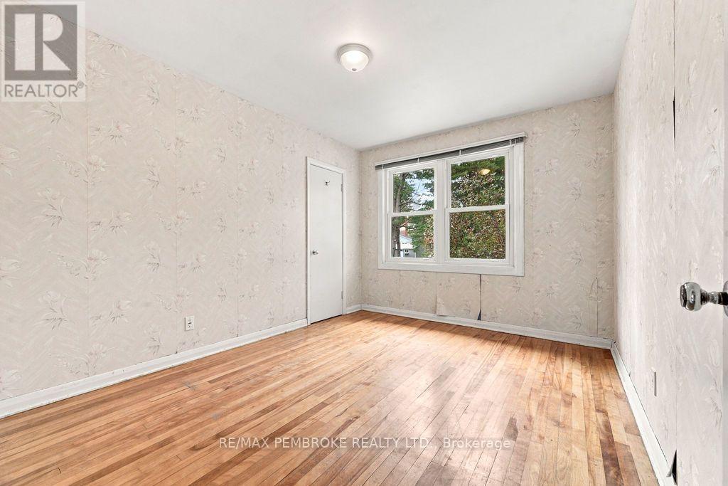 10 Laurier Avenue Property Photo 36