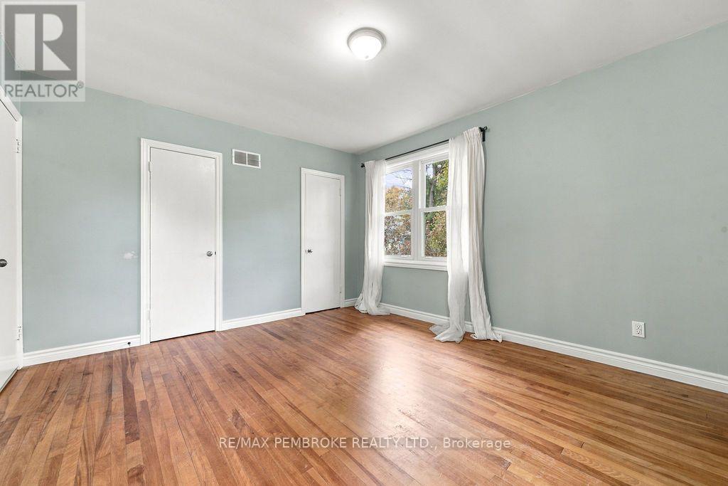10 Laurier Avenue Property Photo 39