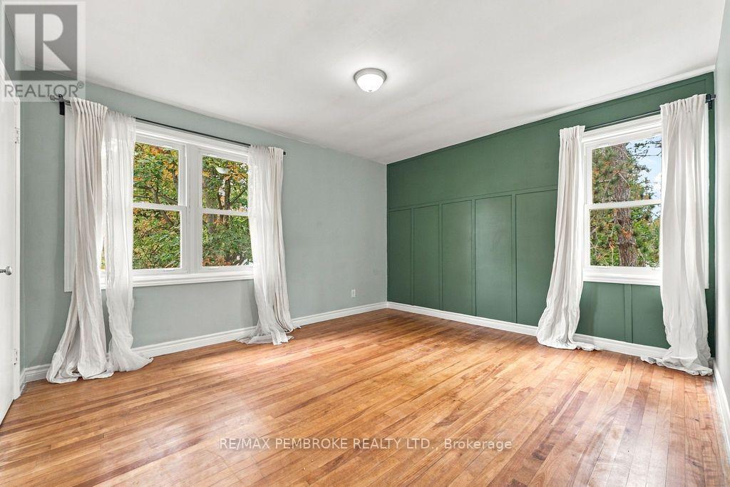 10 Laurier Avenue Property Photo 40