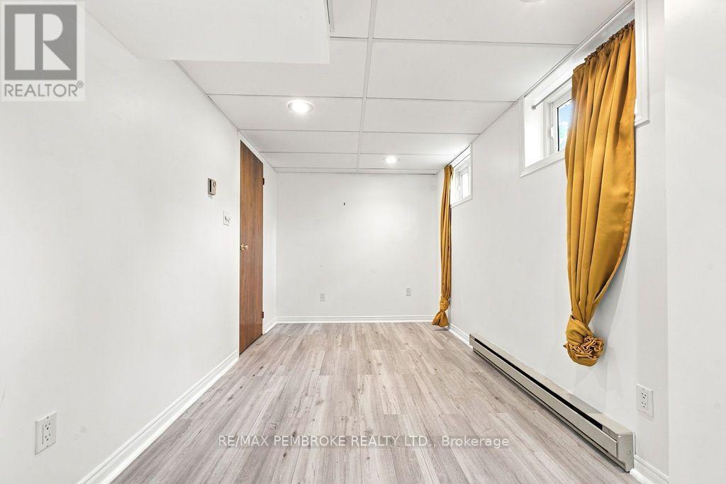 10 Laurier Avenue Property Photo 44
