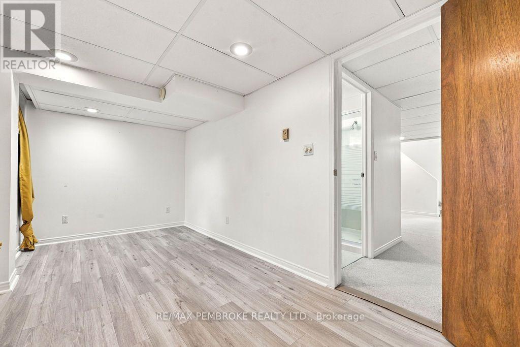 10 Laurier Avenue Property Photo 45