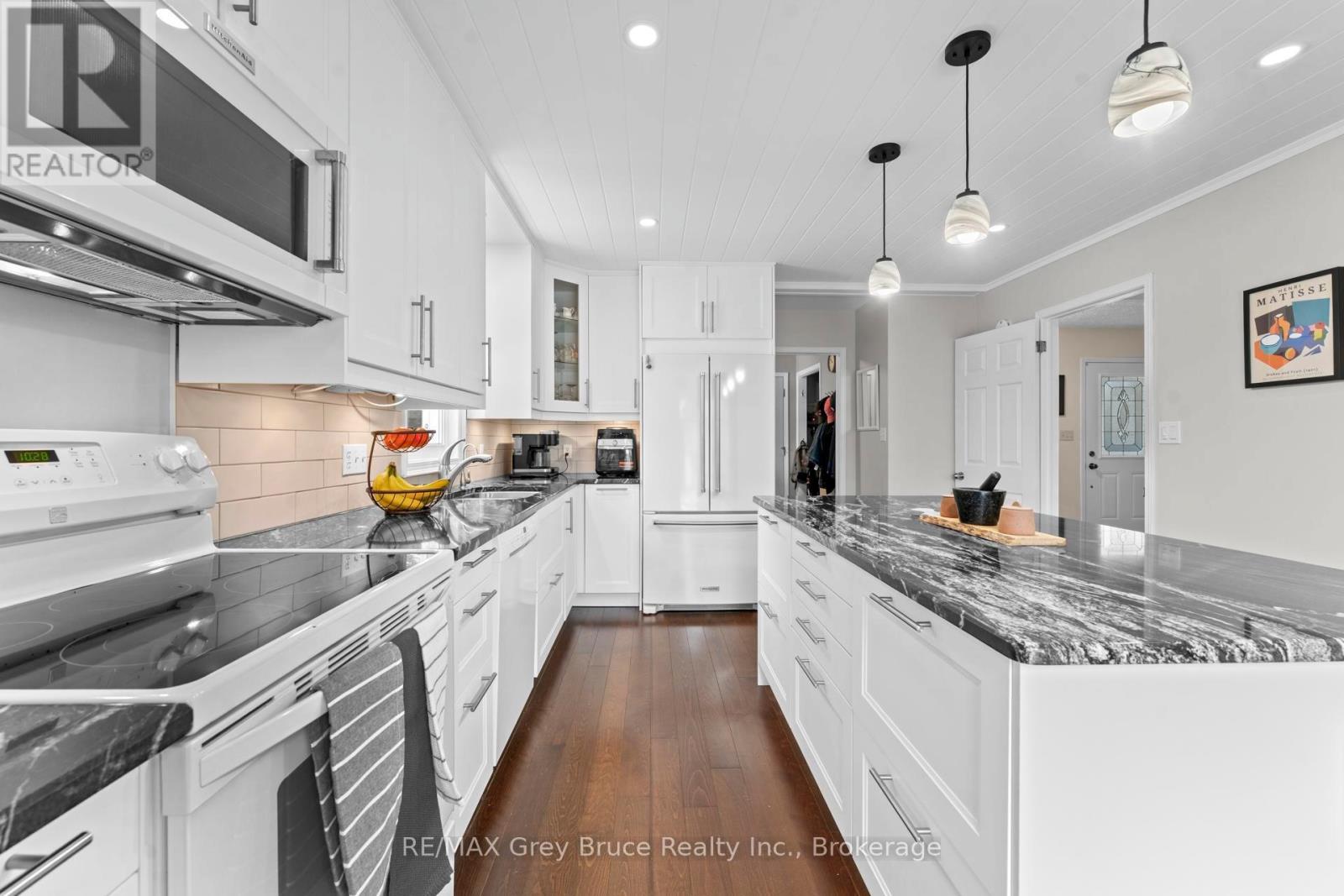 112 Mary Avenue Property Photo 4