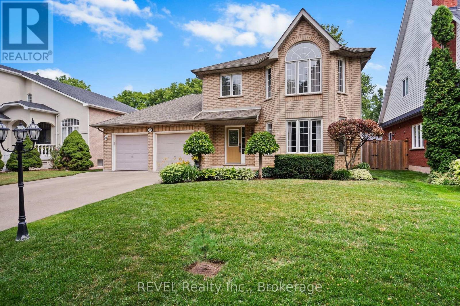 98 Debora Drive Property Photo 2