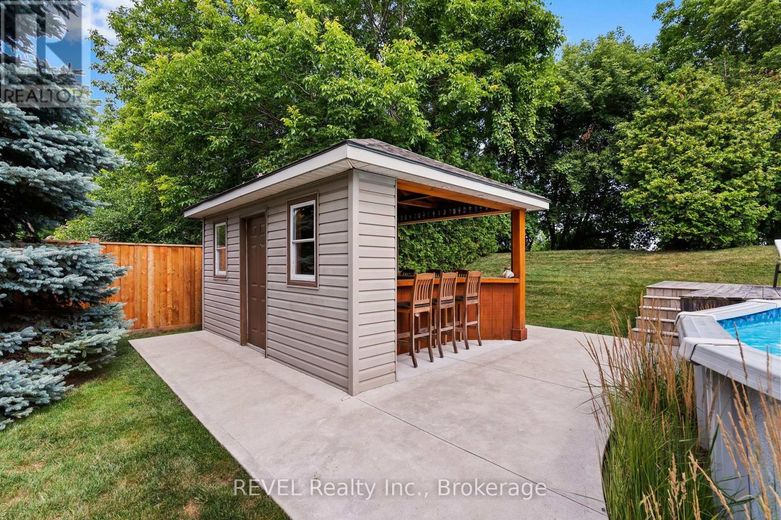 98 Debora Drive Property Photo 6