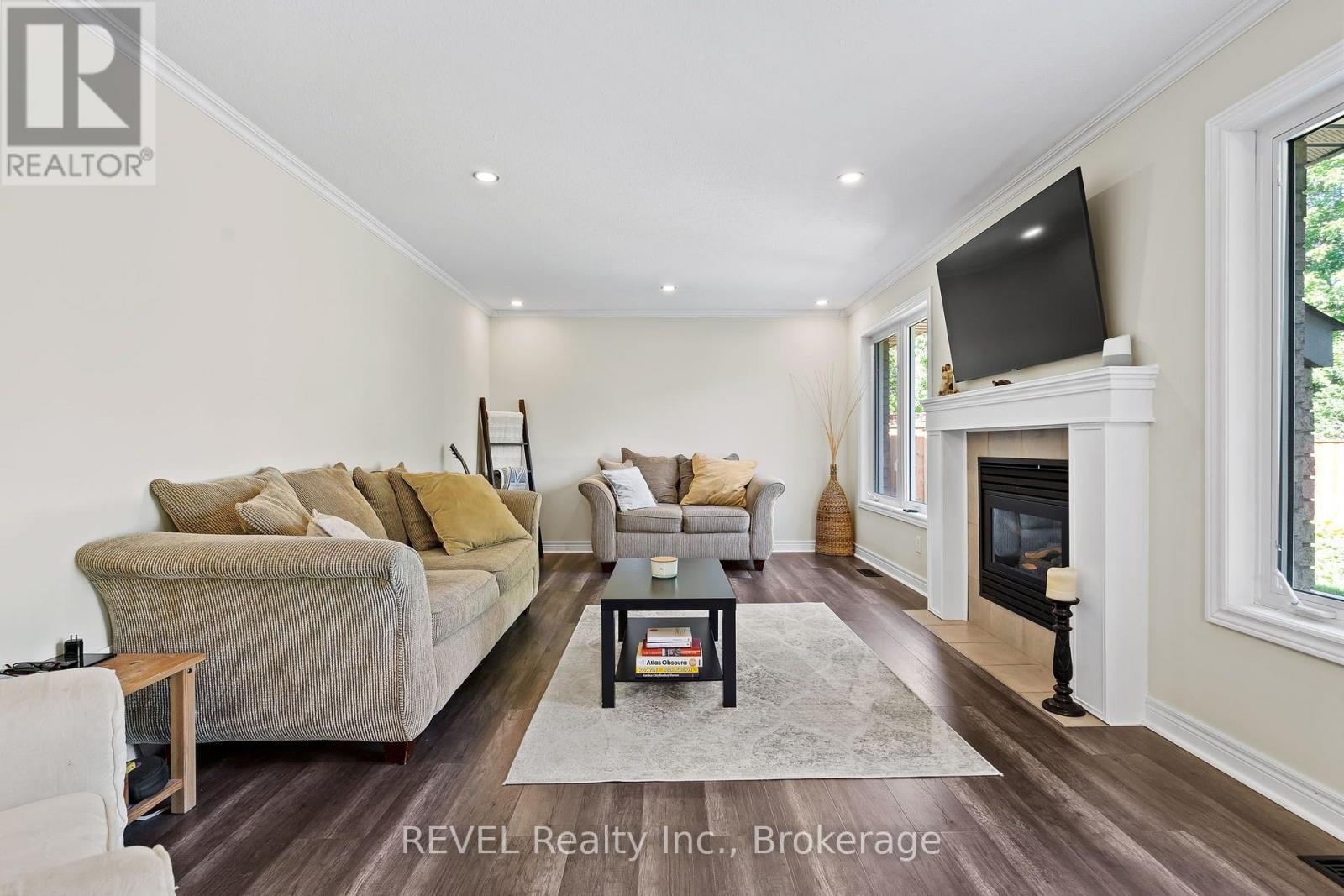 98 Debora Drive Property Photo 17