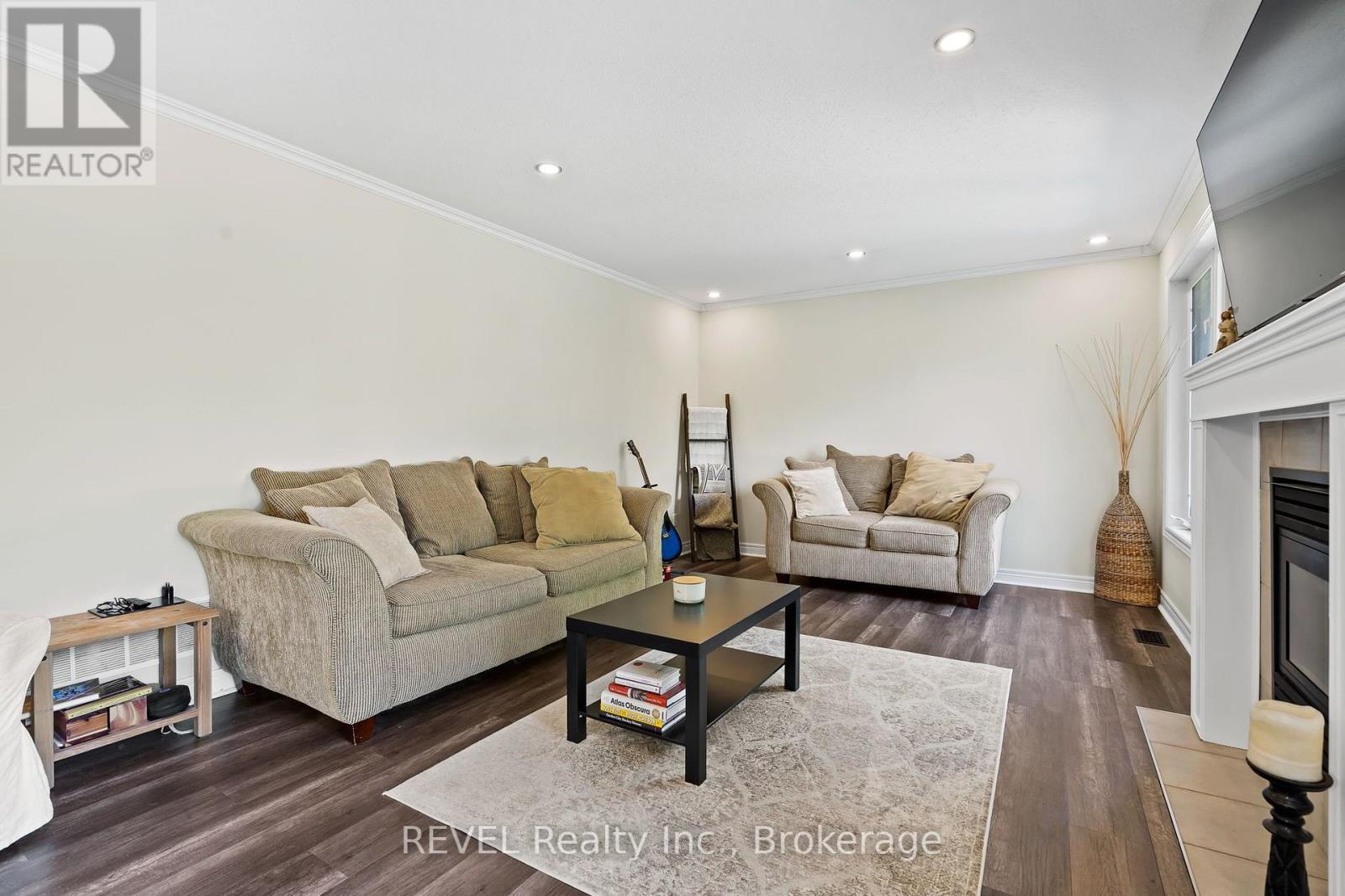 98 Debora Drive Property Photo 18