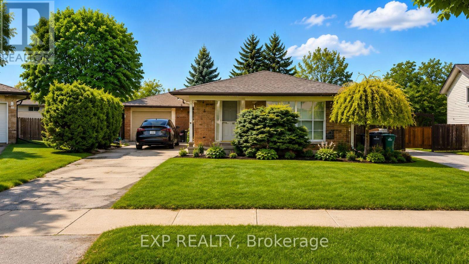76 Appalachian Crescent Property Photo 2