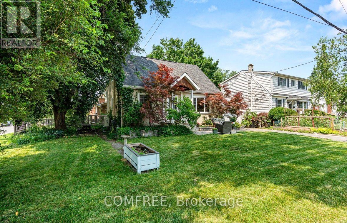 421 GREENWOOD AVENUE Property Photo 1