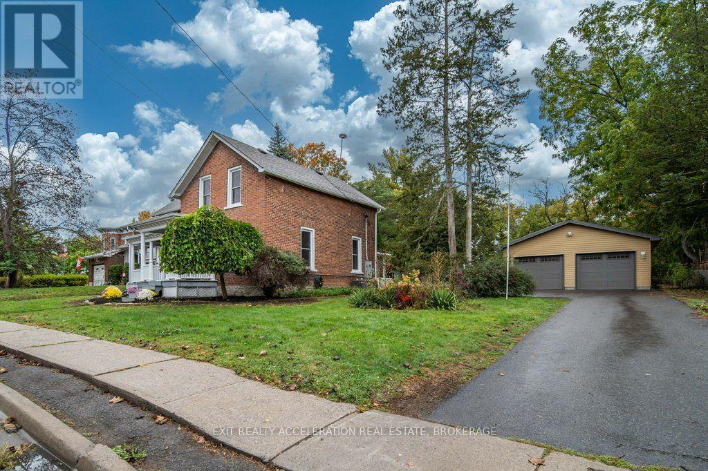 211 Bridge Street W Property Photo 3