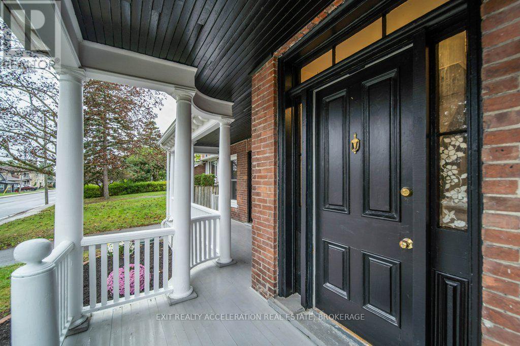 211 Bridge Street W Property Photo 4