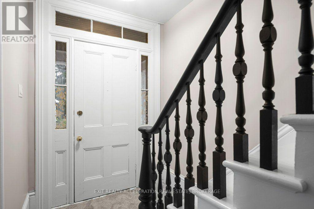211 Bridge Street W Property Photo 5