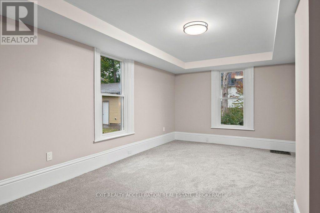 211 Bridge Street W Property Photo 7