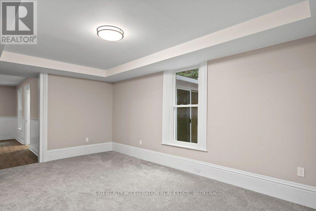 211 Bridge Street W Property Photo 9