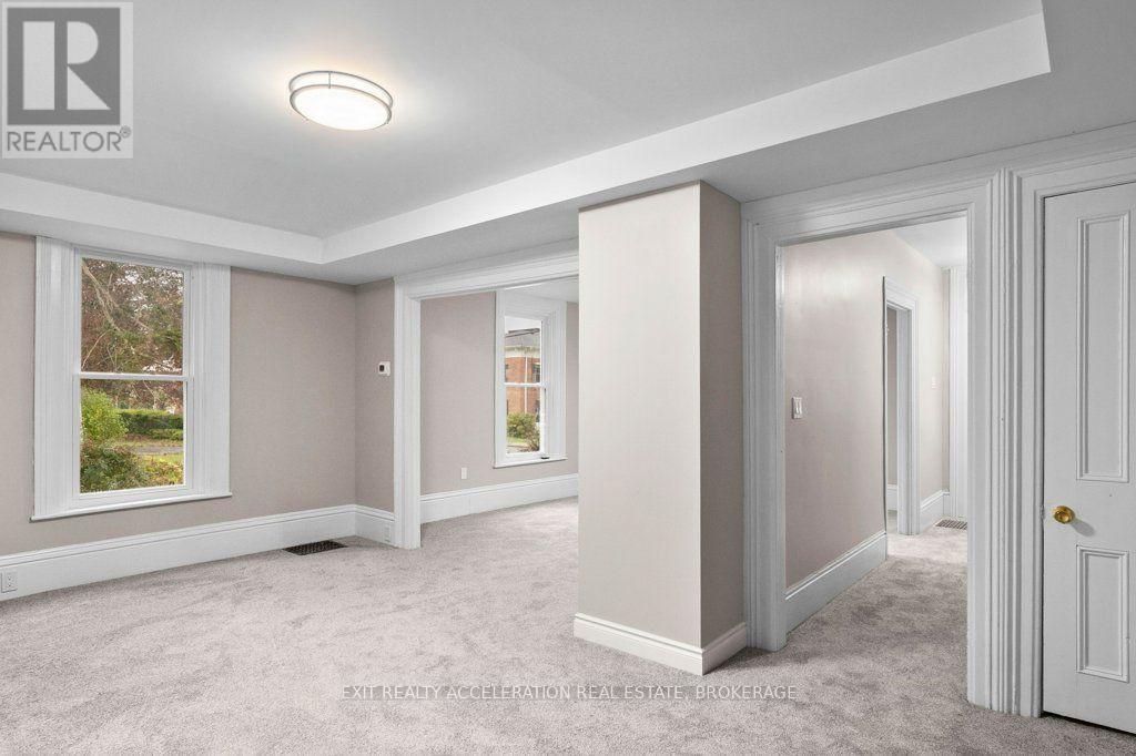 211 Bridge Street W Property Photo 10