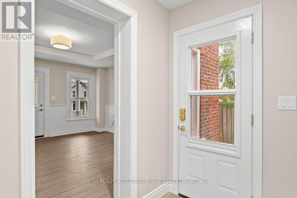 211 Bridge Street W Property Photo 15