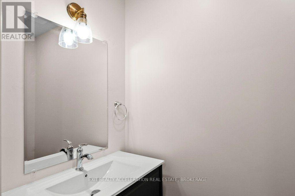 211 Bridge Street W Property Photo 16