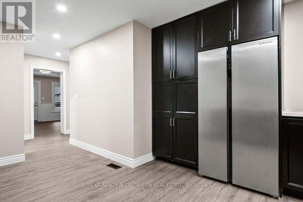 211 Bridge Street W Property Photo 20