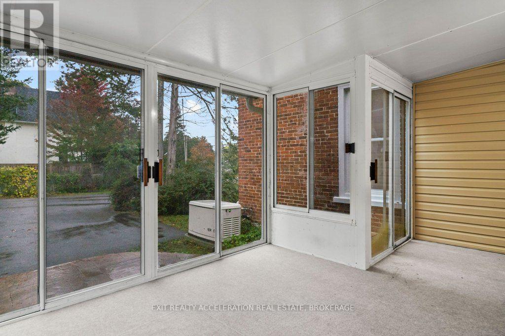 211 Bridge Street W Property Photo 22