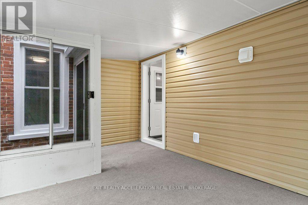 211 Bridge Street W Property Photo 23