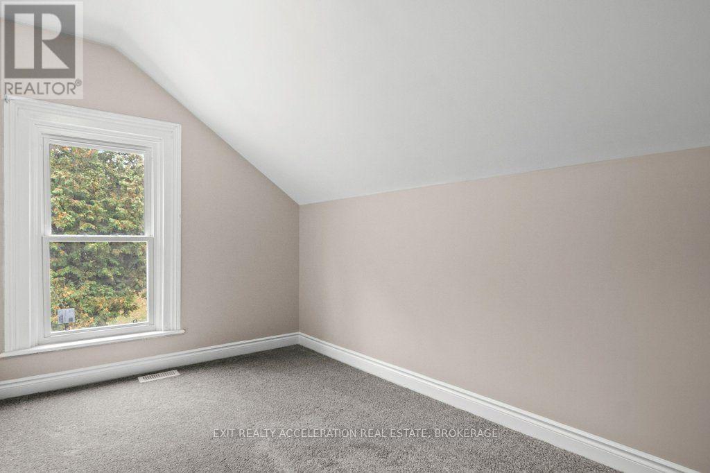 211 Bridge Street W Property Photo 28