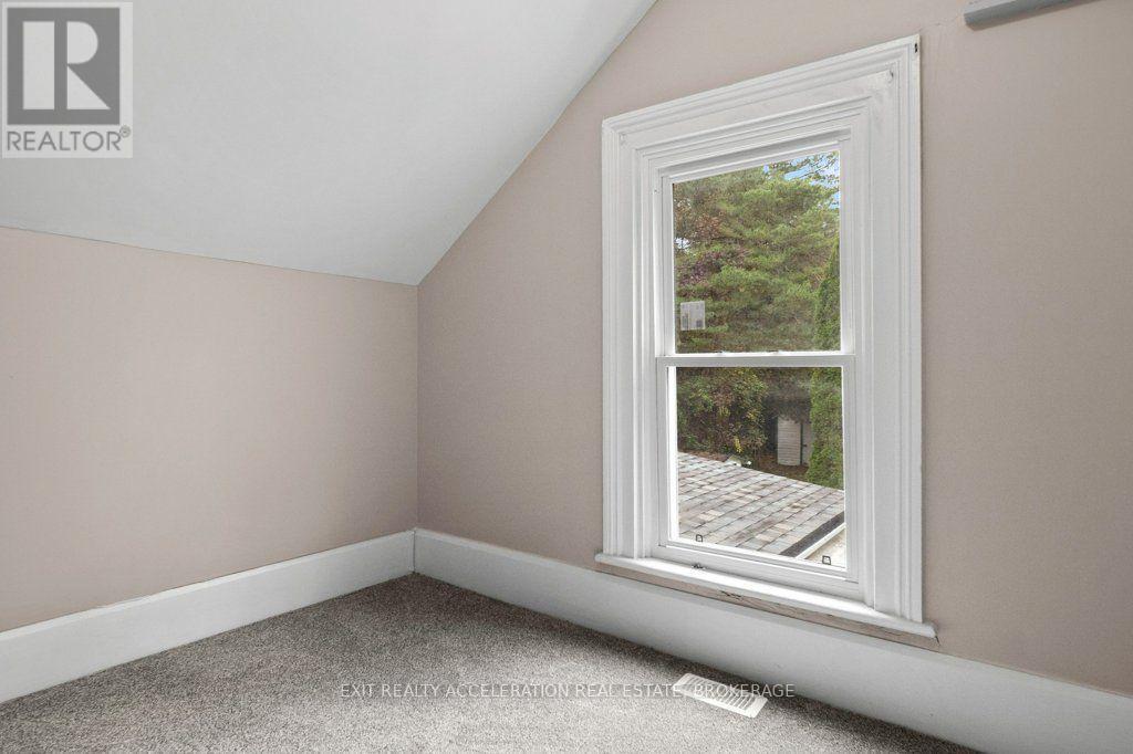 211 Bridge Street W Property Photo 30