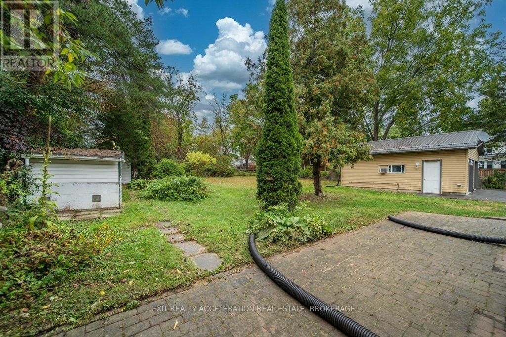 211 Bridge Street W Property Photo 39
