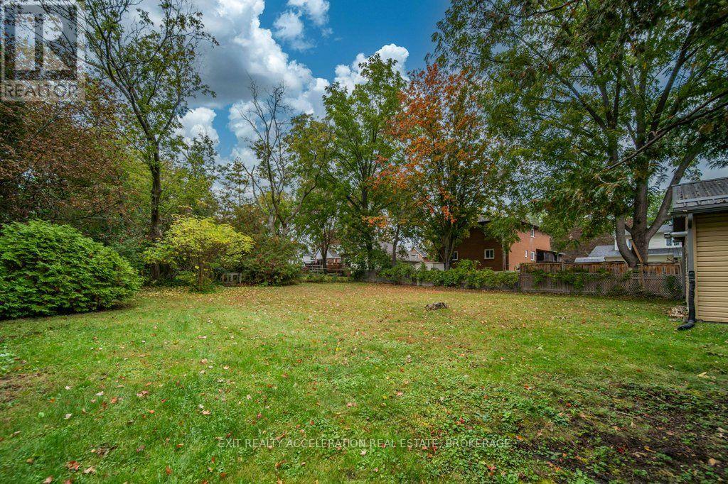211 Bridge Street W Property Photo 40