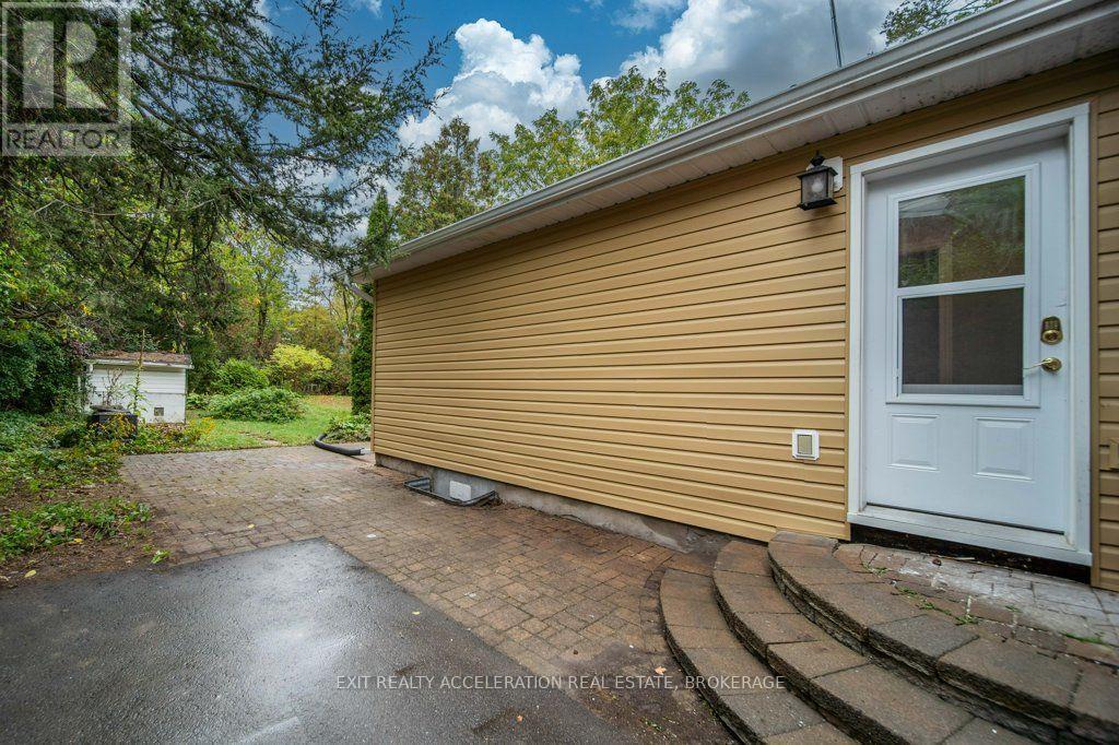 211 Bridge Street W Property Photo 41