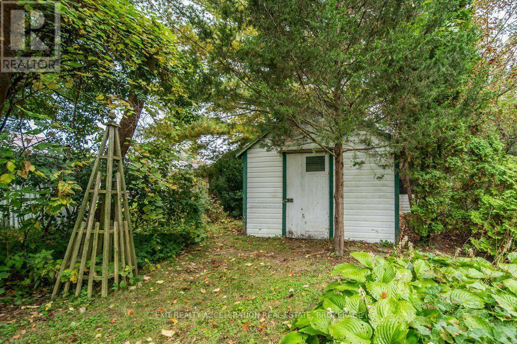 211 Bridge Street W Property Photo 46