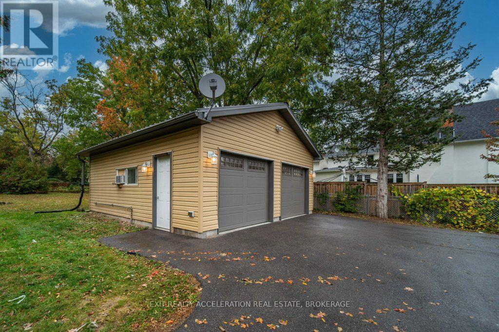 211 Bridge Street W Property Photo 47
