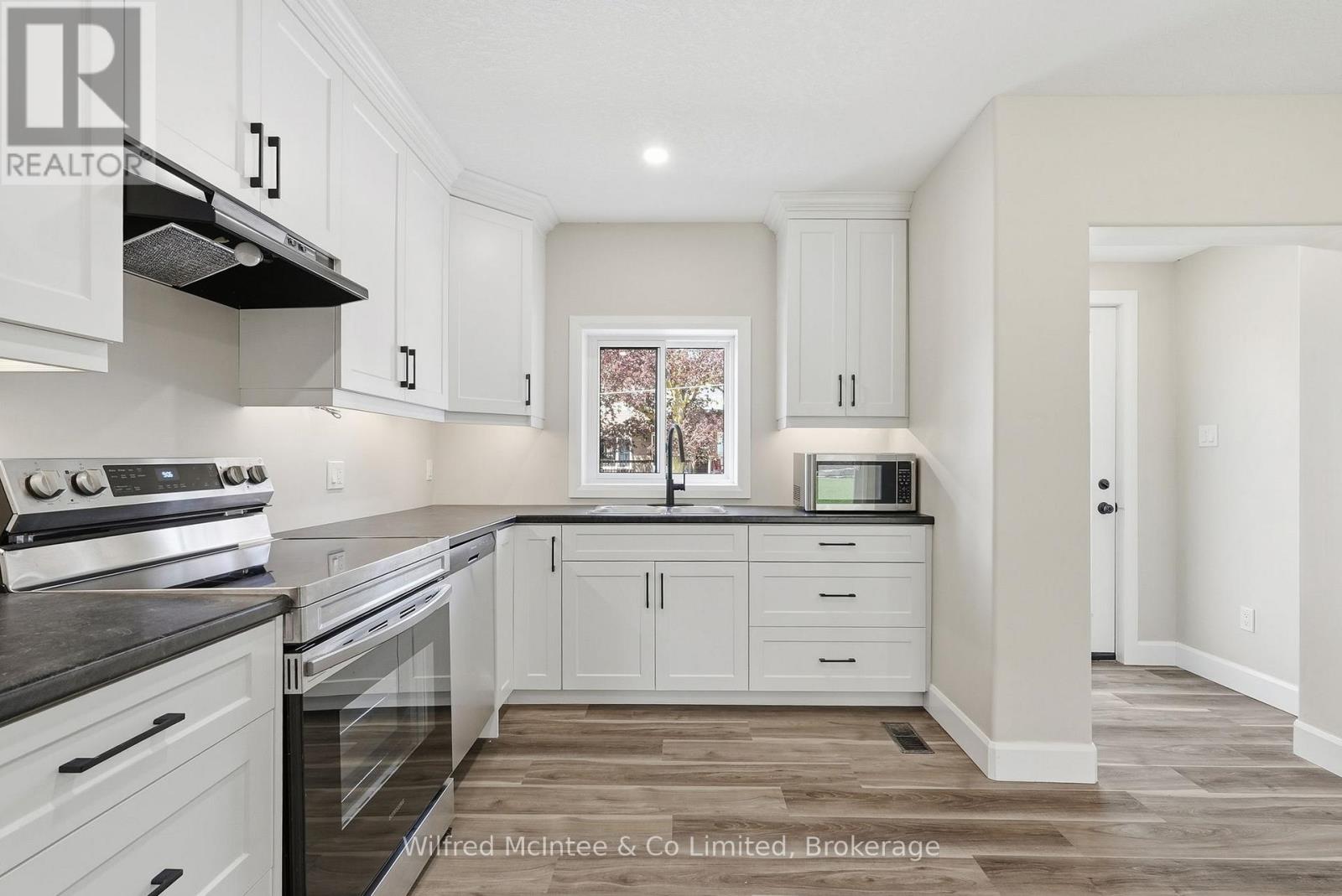 550 Wellington Street Property Photo 12