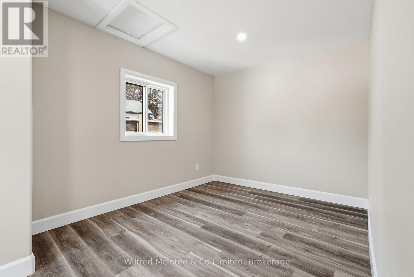 550 Wellington Street Property Photo 14