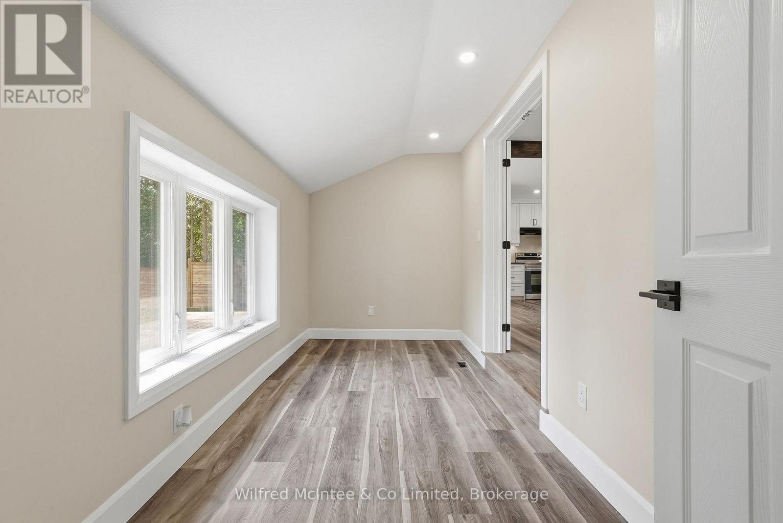 550 Wellington Street Property Photo 18