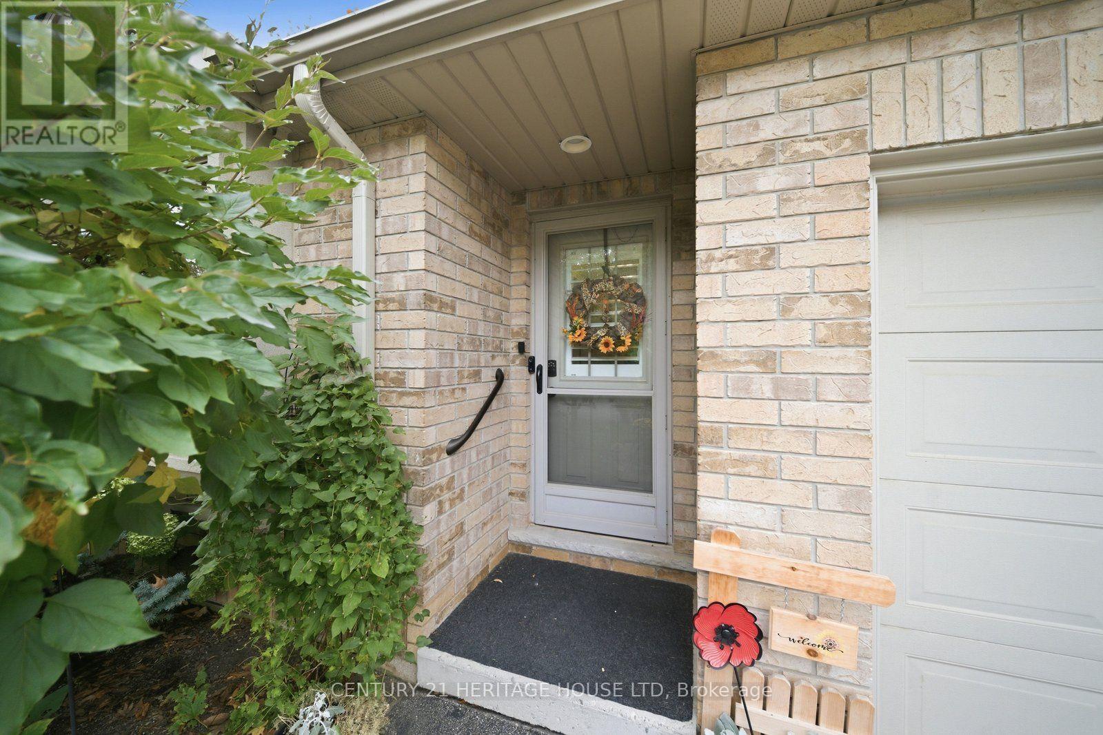 8 - 633 Park Road N Property Photo 2